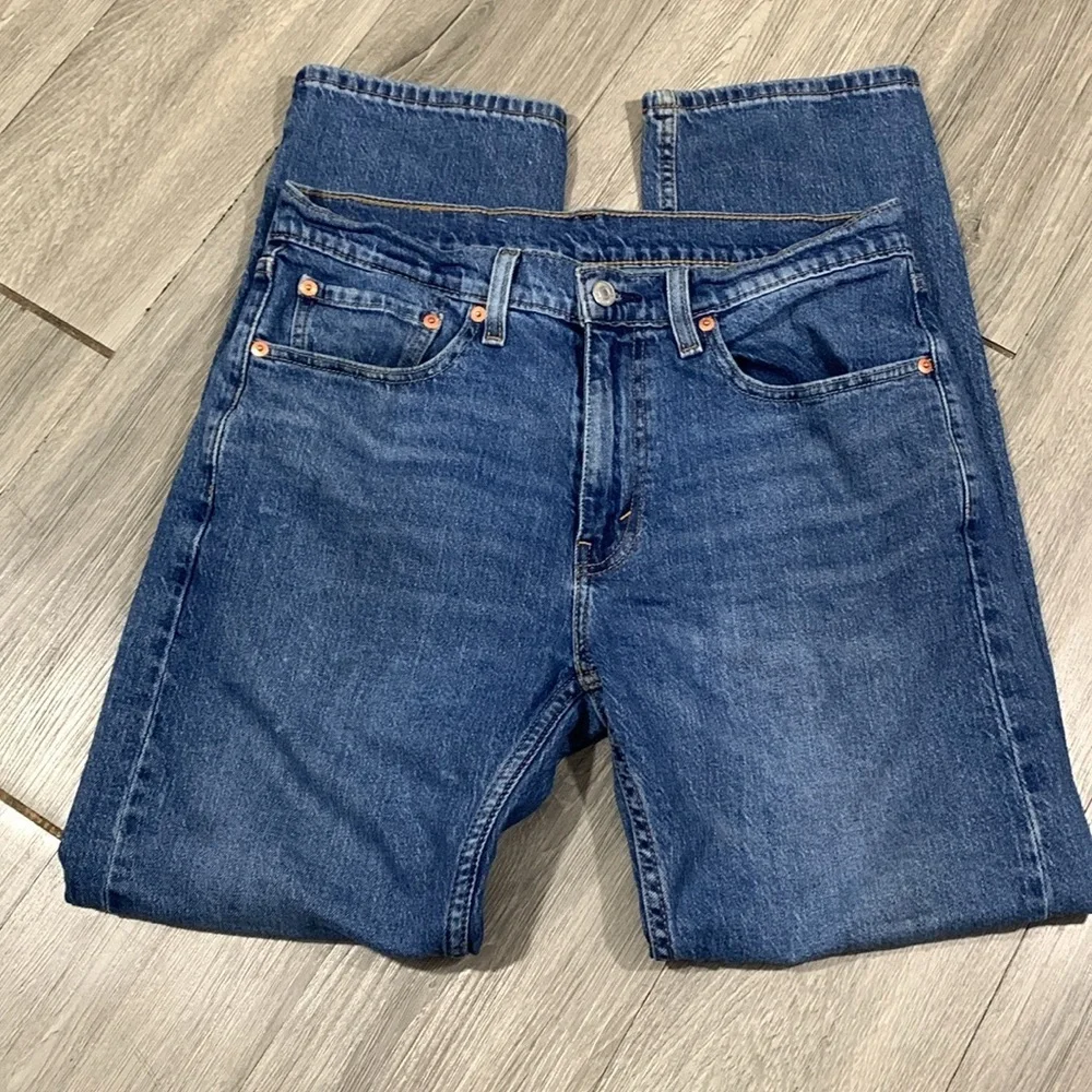 Levi’s 505 Medium Wash Straight Leg Button‎ Fly Jeans size 32